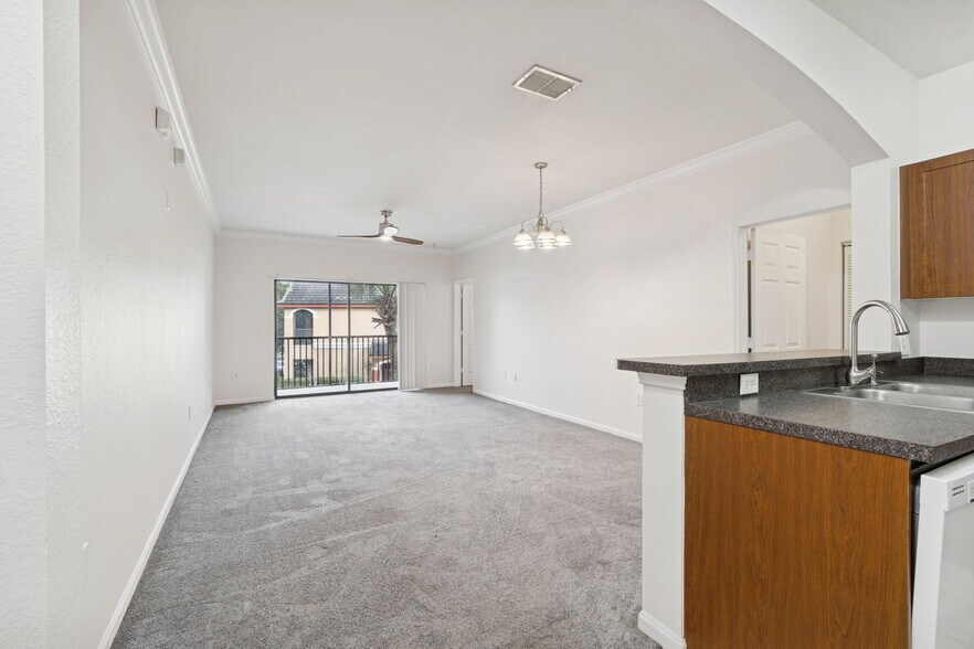 Living room - 2151 Chianti Pl