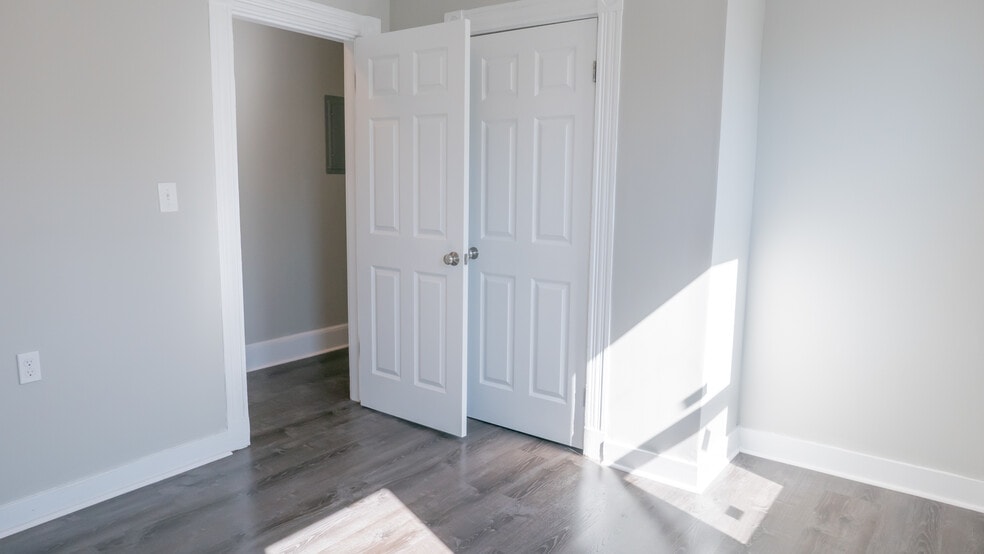 Building Photo - 268 Brown St