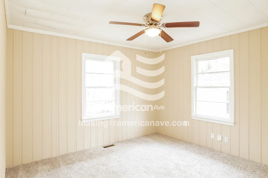 Building Photo - 2306 Redbud Ln