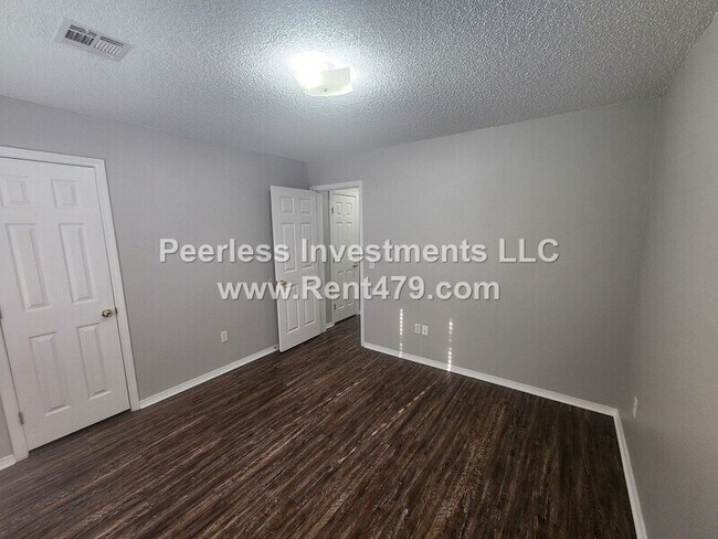 Building Photo - 511 4th Ave SW