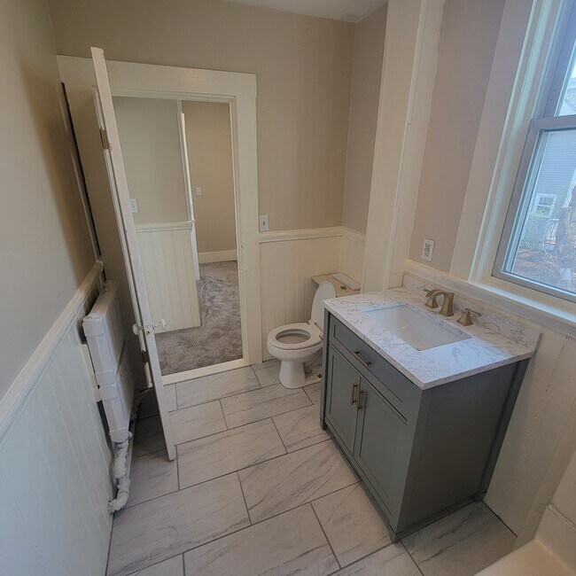 Building Photo - 15 Front St