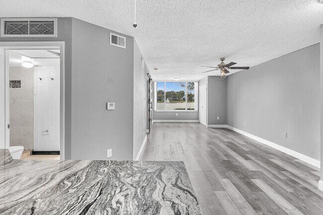 Building Photo - 2820 N Oakland Forest Dr