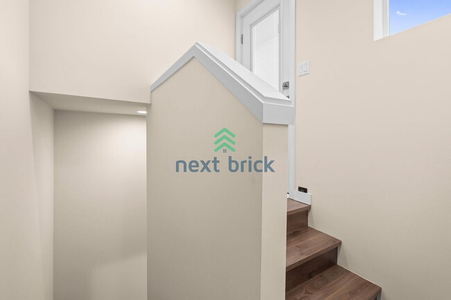 Building Photo - 2 Bed 2 Bath Single-family House Available for Rent!