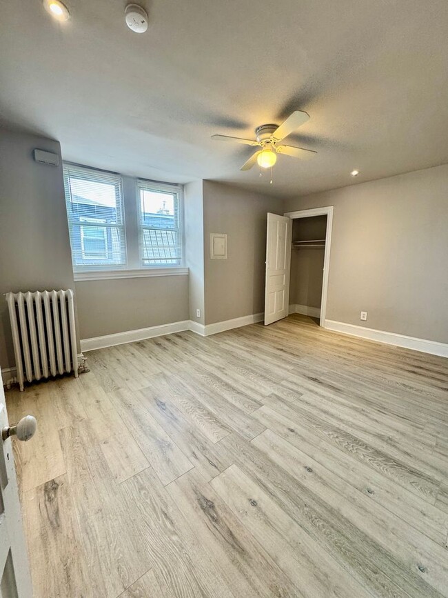Building Photo - 325 W Earlham Ter
