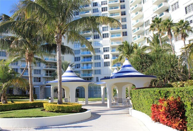 Building Photo - 5161 Collins Ave