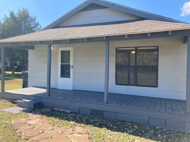 Beautiful porch - 1131 Union Hill Church Rd