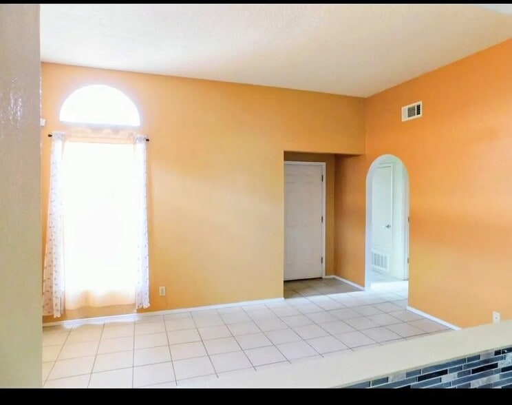Building Photo - 1655 Greenview Way NE