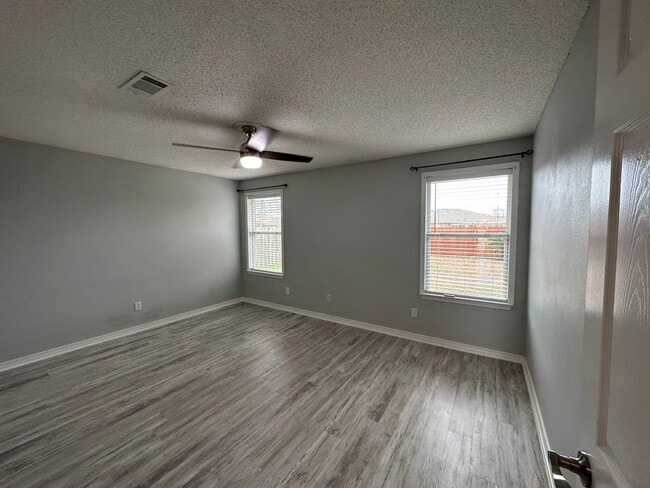 Building Photo - Adorable Home For Rent