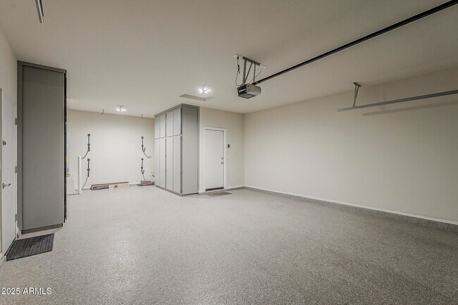Building Photo - 10819 W Bronco Trail