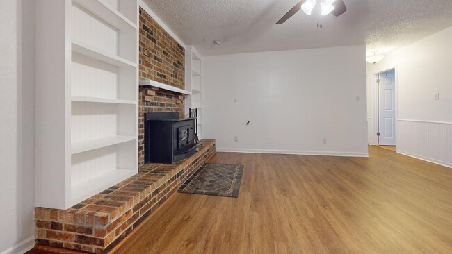 Building Photo - 1604 SE Jarman Ave