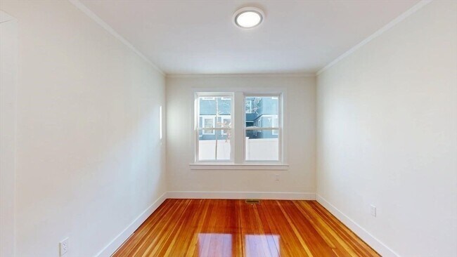 Building Photo - 391 Linwood Ave