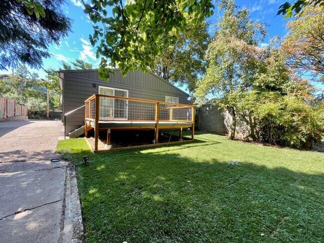 Building Photo - Charming Renovated Ranch 3 Bed + 2 Bath House! Washer & Dryer! Located in Portland's SE Brooklyn ...