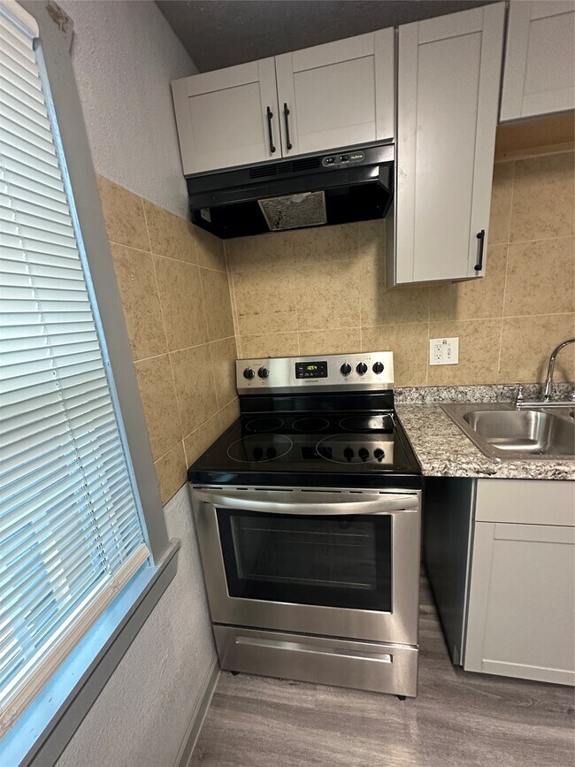 Building Photo - 2419 Pannell St