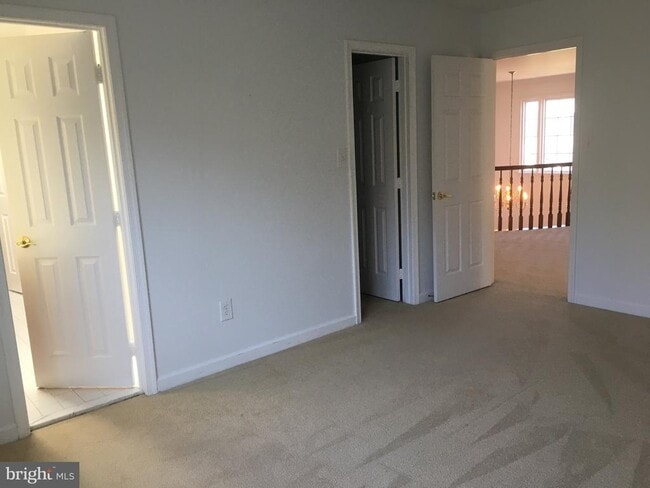 Building Photo - 5430 Ashleigh Rd