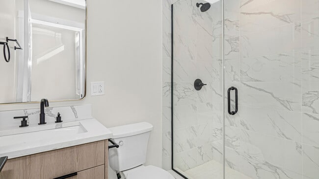 Building Photo - Spacious Rehabbed 1Bed+Office Unit in Uptown!