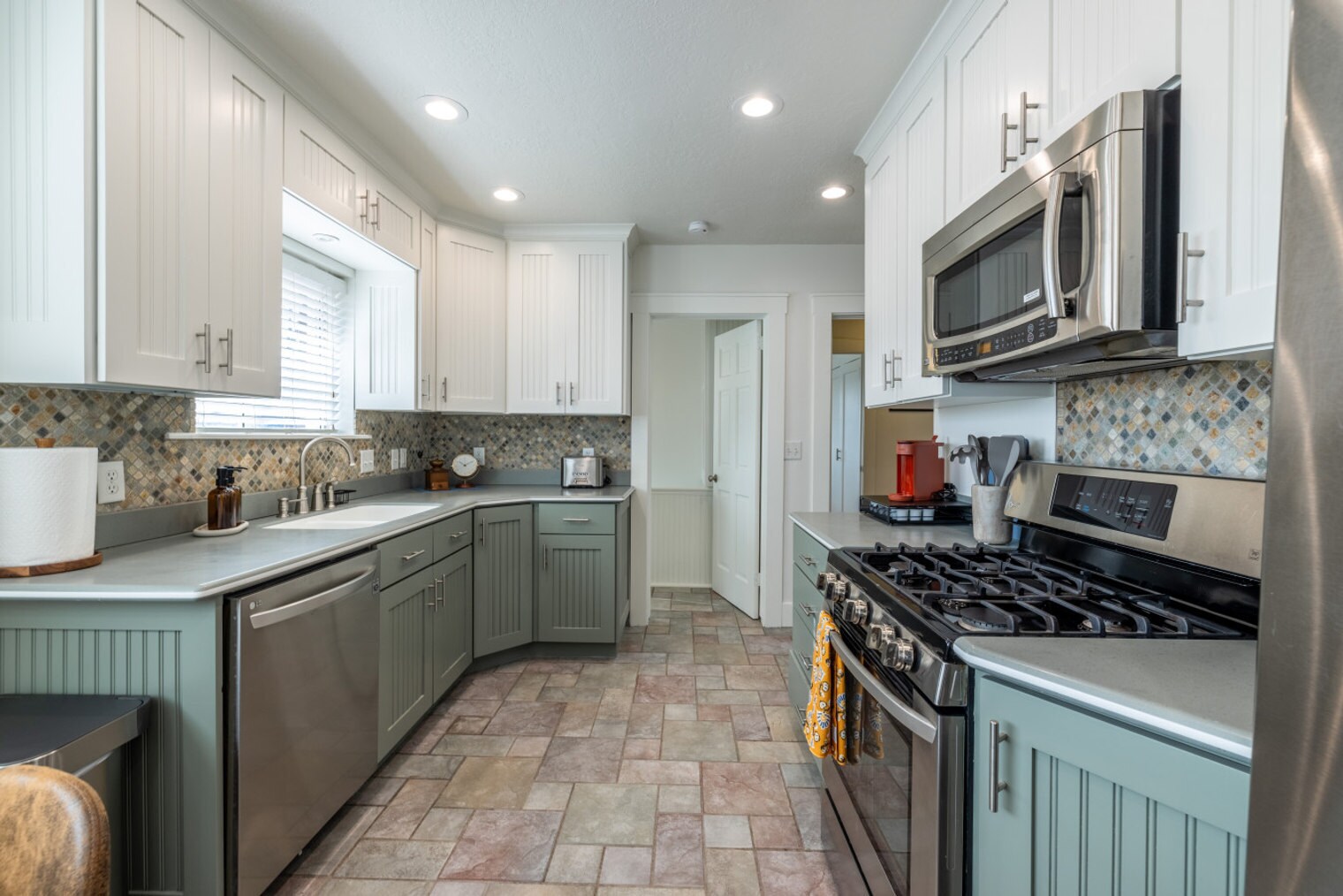 Building Photo - 3076 Melbourne St