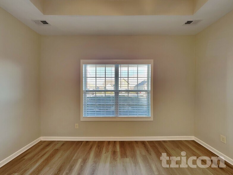 Building Photo - 1862 Camelot Dr