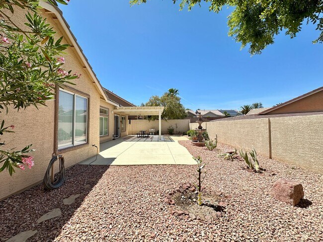 Building Photo - Tule Spgs Ranch North
