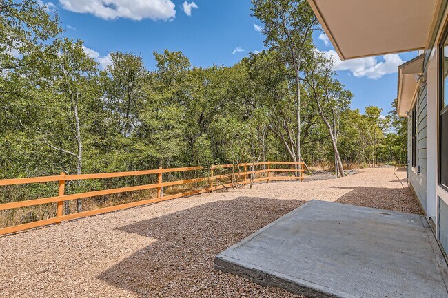 Building Photo - Private Modern Ranch House on 5 Acres East...