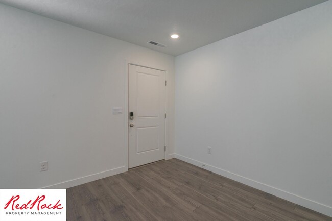 Building Photo - Brand New End Unit Townhome In Long Valley