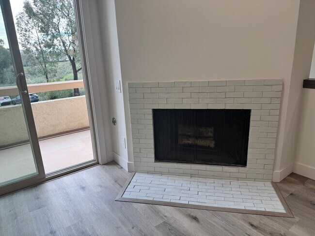 Building Photo - Welcome to this stunning Tierrasanta 1-bedroom, 1-bathroom