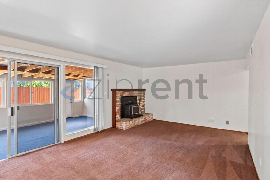 Building Photo - Unit
