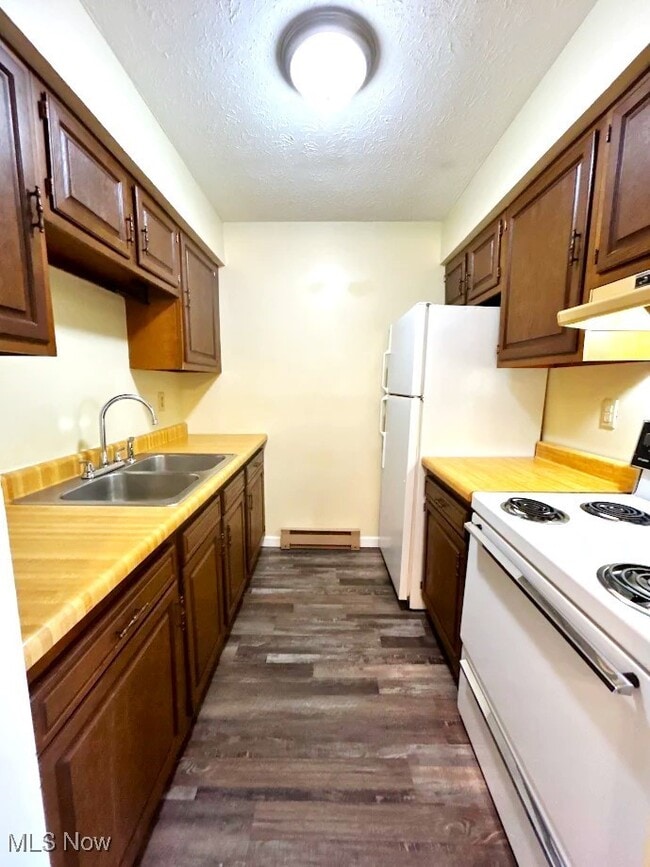 Building Photo - 200 Fernwood Rd