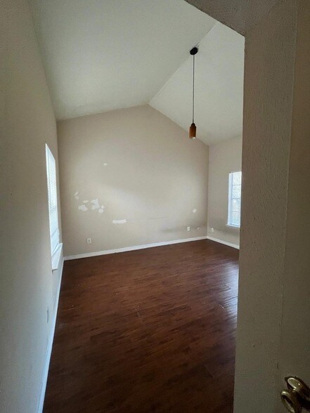 Building Photo - 9809 Richmond Ave.