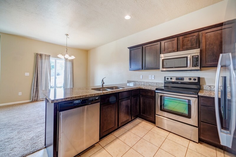 Building Photo - 4299 Cresthaven Ln
