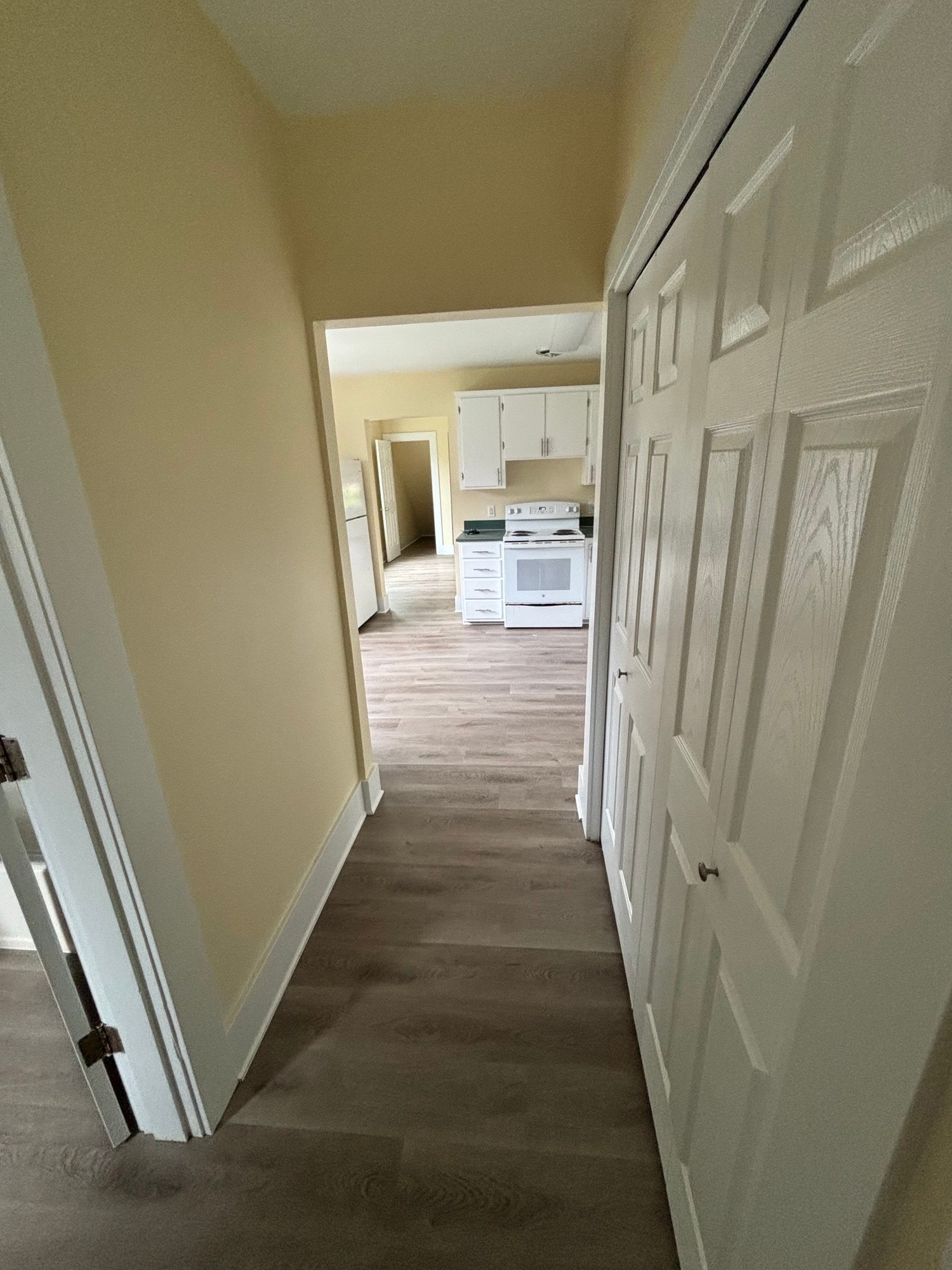 Building Photo - 651 W 12th Ave