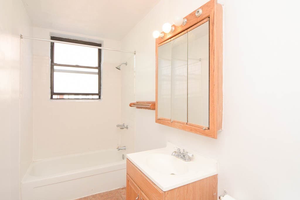 Building Photo - 3145 W Medill Ave