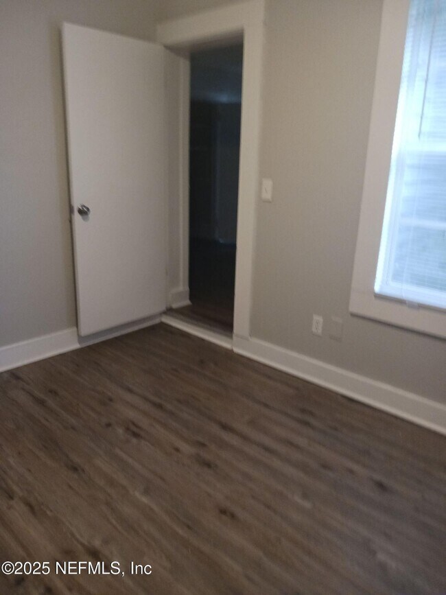Building Photo - 451 Duray St