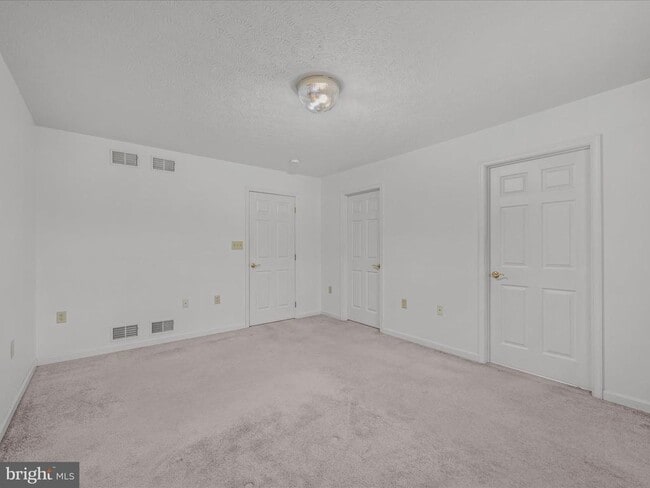 Building Photo - 73 Garden Dr