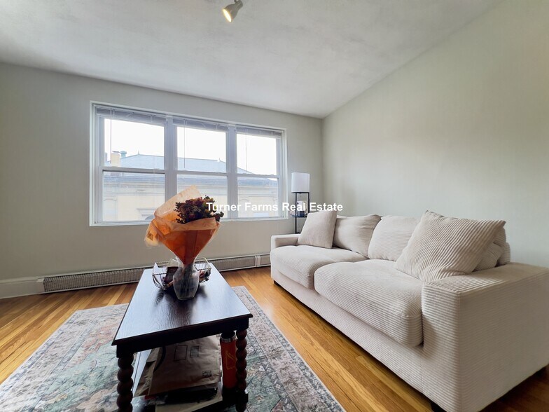 Building Photo - 402A Highland Ave