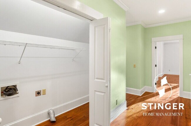 Building Photo - 14 Hayek St