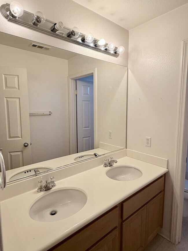 Building Photo - 11226 Evergreen Loop