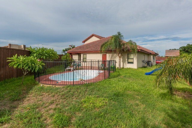 Building Photo - 4Bed/3.5Bath WITH A POOL Now available in Mcallen TX