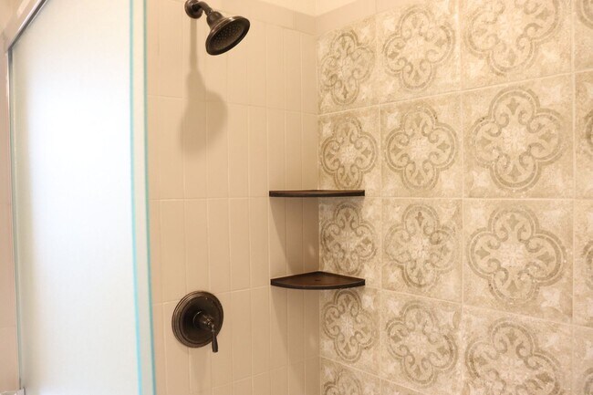 Building Photo - Brand New Home in Holiday