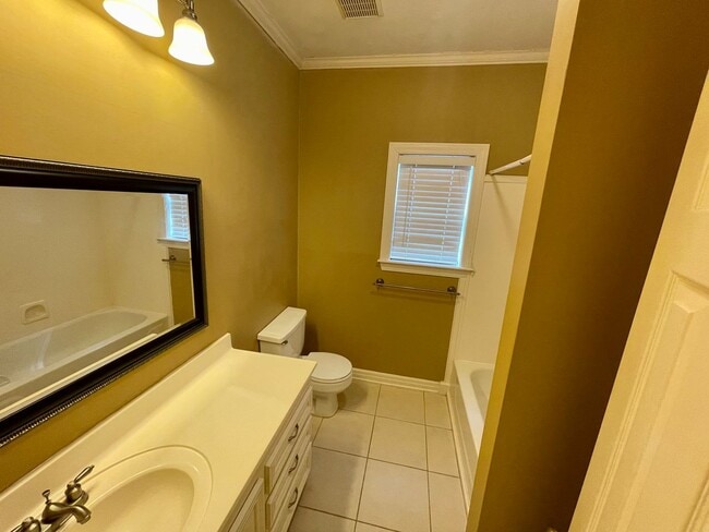 Building Photo - 3 Bed 2 Bath house in Madison