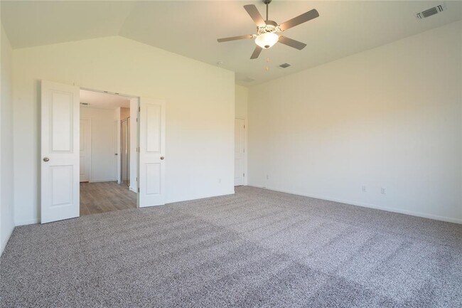 Building Photo - 113 Caterpillar Ln