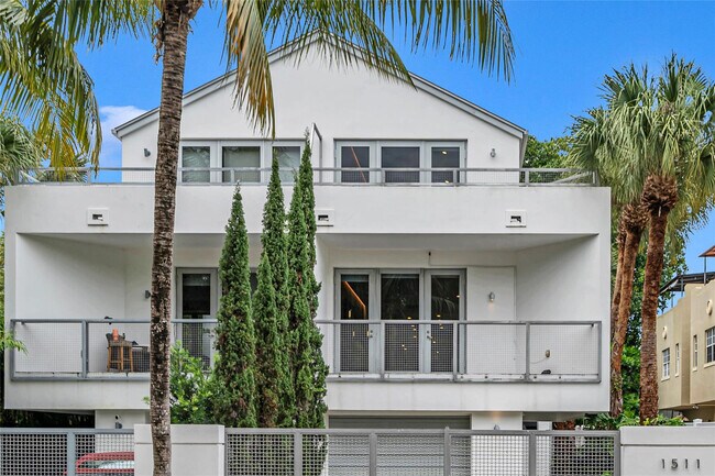 Building Photo - 1511 NE 4th Pl