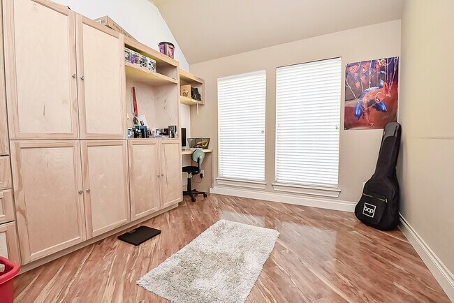 Building Photo - 6308 Silver Thistle Ln
