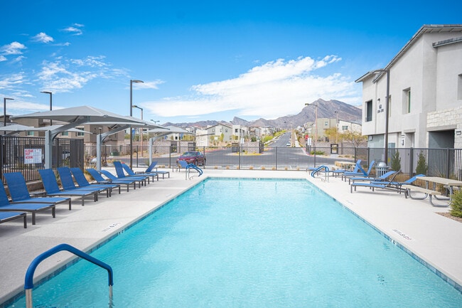 Building Photo - 600 N Carriage Hill Dr