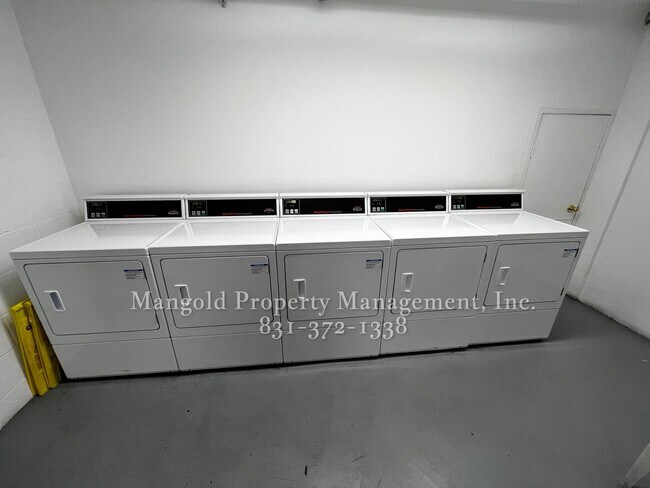 Building Photo - 500 Glenwood Cir