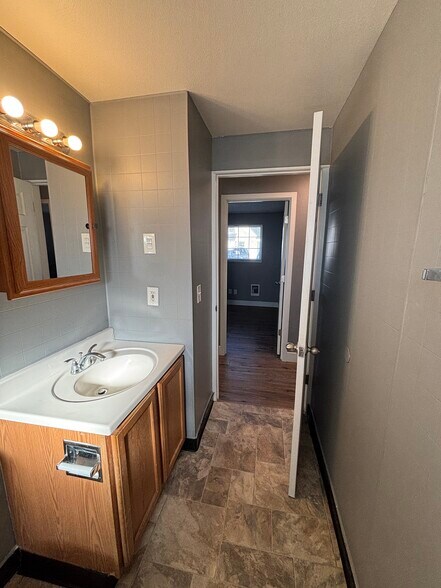 Building Photo - 1109 E 30th St