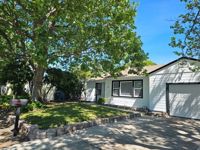 Building Photo - 3 bedroom, 2 bath Concord Home