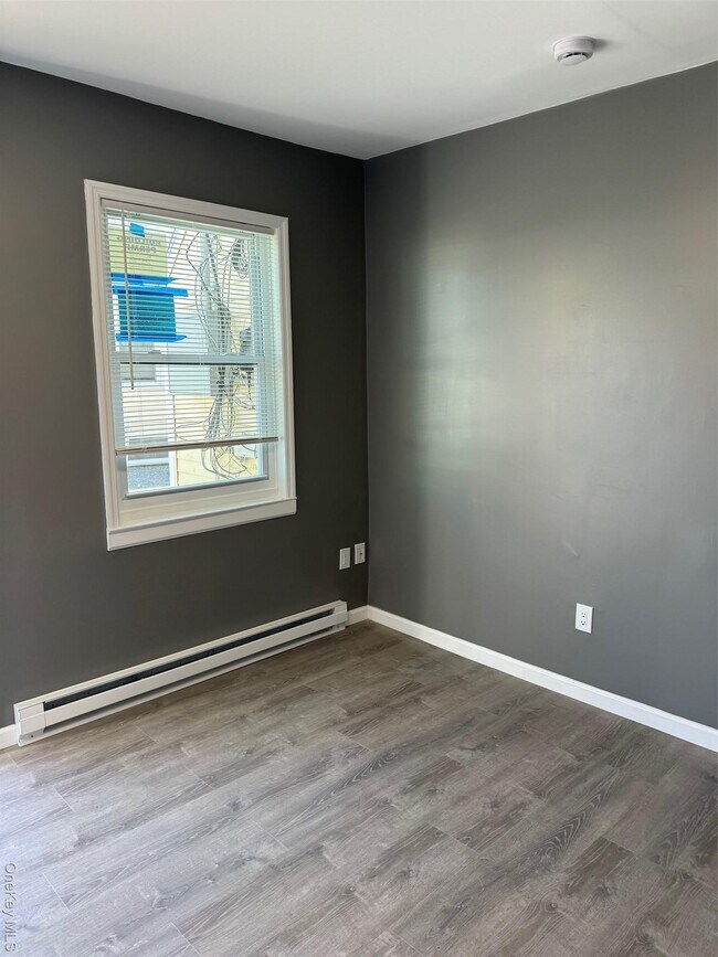 Building Photo - 21 Collegeview Ave