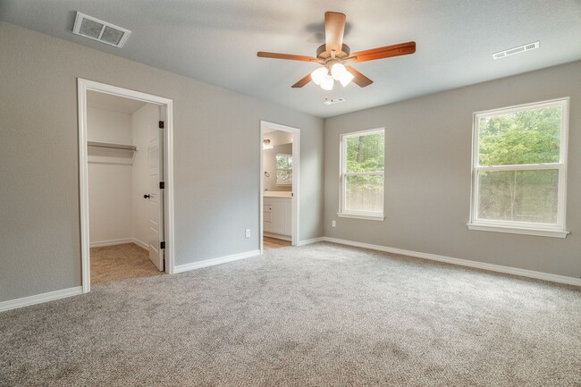 Building Photo - LIKE NEW 3-bedroom 2 bath Home in Bella Vista!!!