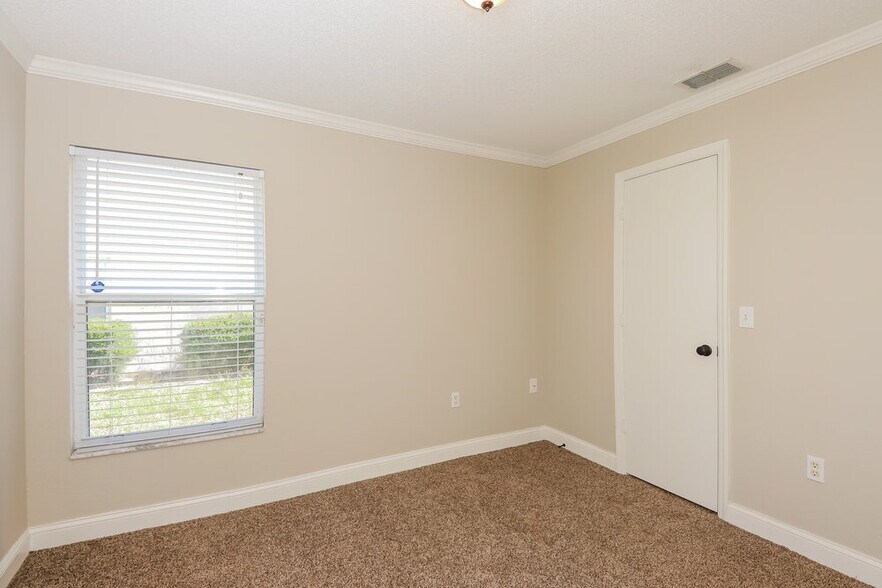 Building Photo - 3008 Sabal Bend Dr NE