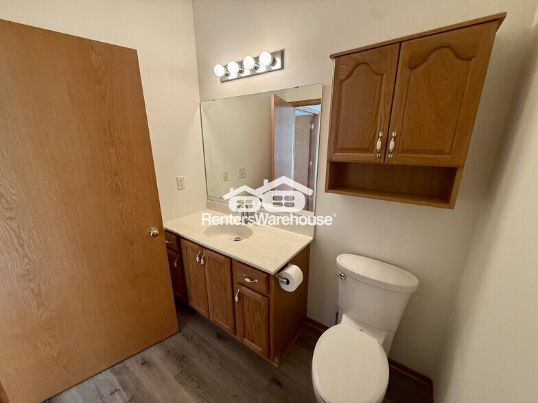 Building Photo - 1202 Crystal Pl E